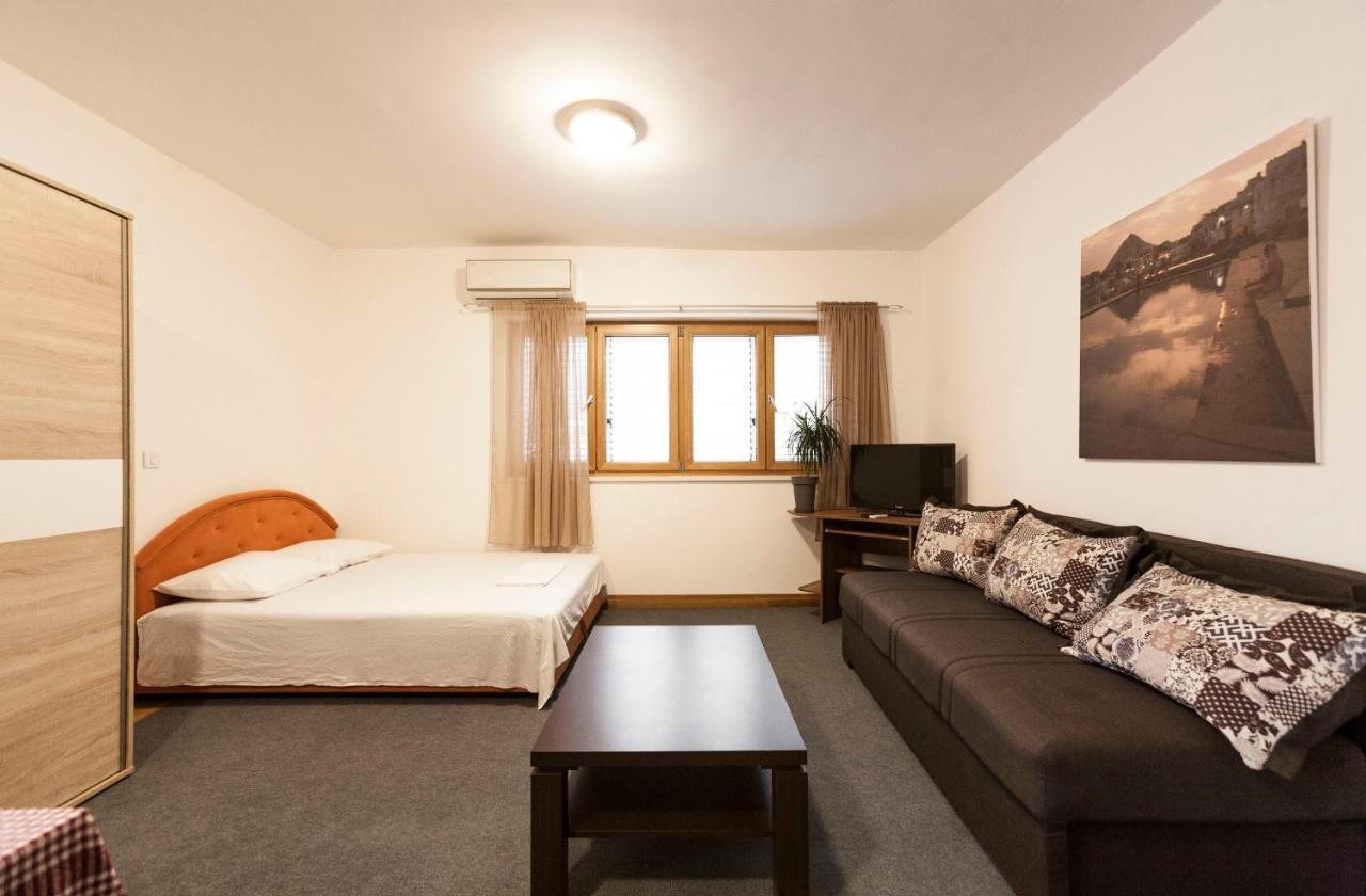 Apartment-Hotel Vila Petrovic-Becici บุดวา ภายนอก รูปภาพ